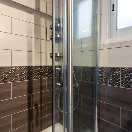 Jayde 2-bedroom In アパート